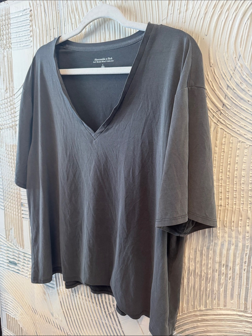 Abercrombie & Fitch Slate Gray V-Neck Boxy Tee N0509 - Picture 4 of 7